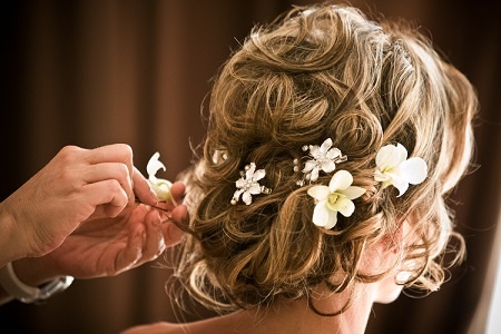 Tips To Wear Flowers In Hair On Special Occasions